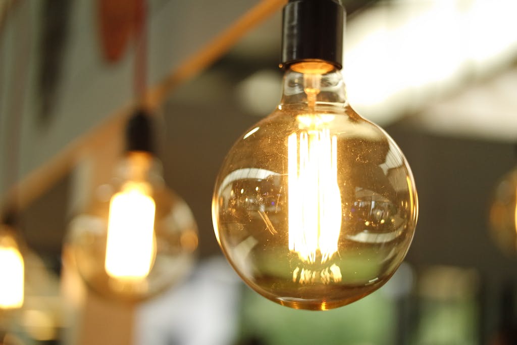 This image has an empty alt attribute; its file name is a-close-up-of-a-glowing-vintage-edison-bulb-creating-a-warm-atmosphere.-45072-1024x683.jpg